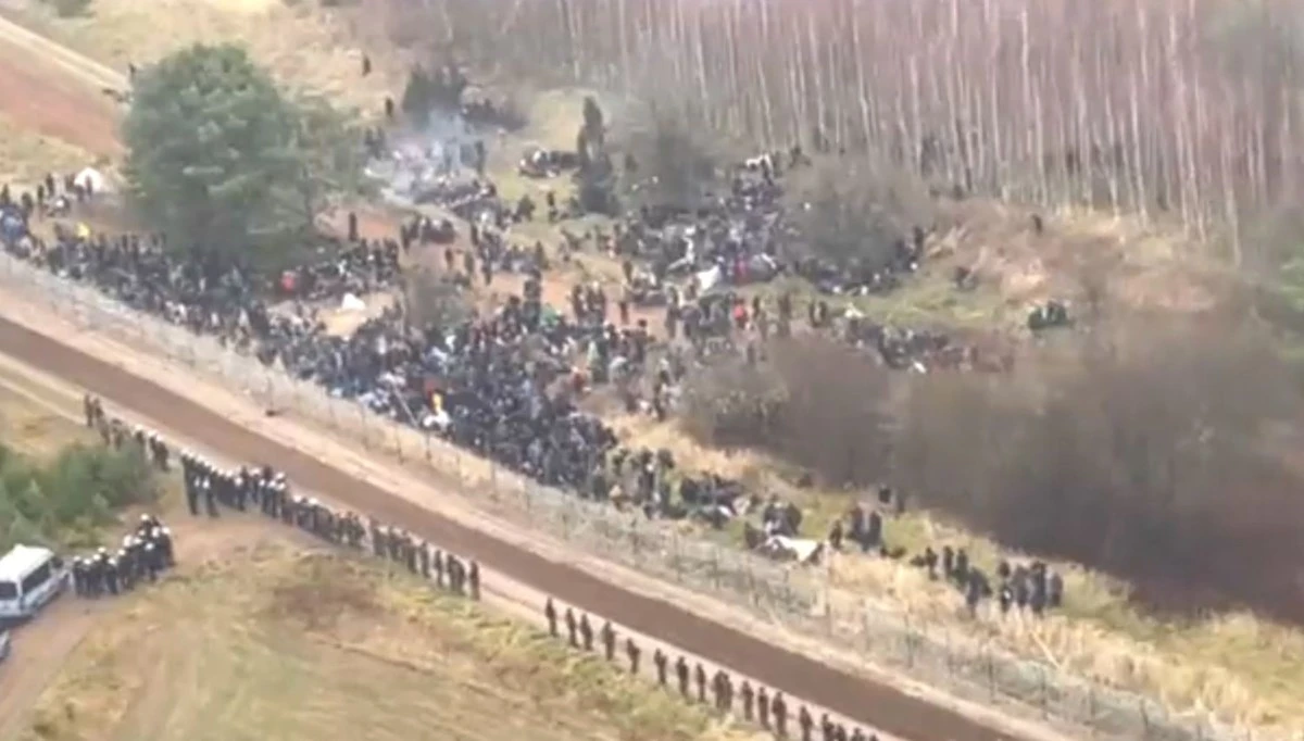 Göçmen krizi siyasi krizi tetikledi: AB Belarus'a yaptırımları arttırdı Rusya'dan yeni hamle